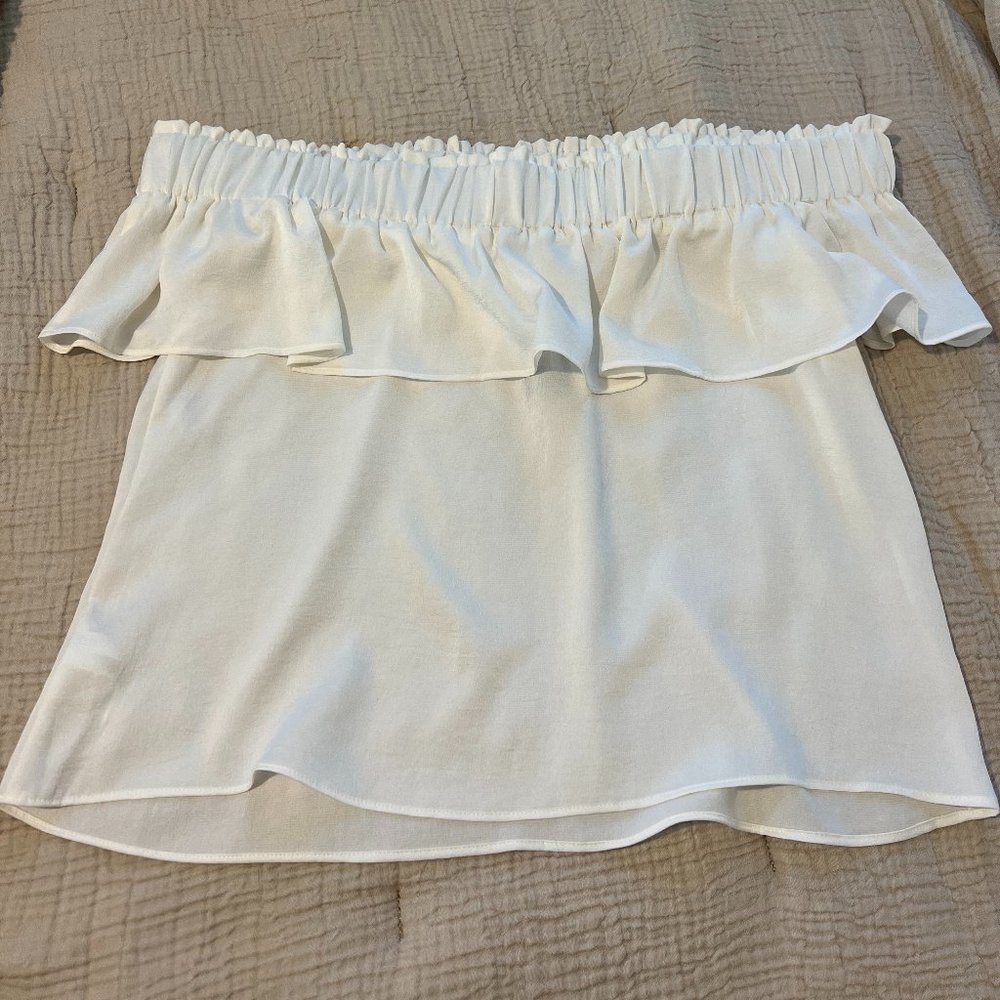 Express Off Shoulder Blouse in White - Size L